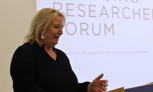 Vizerektorin Dagmar Unterköfler-Klatzer eröffnet mit einer Rede die Veranstaltung