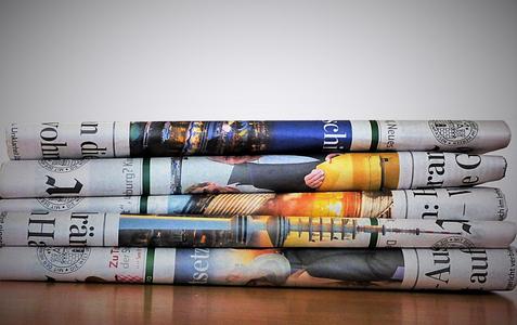Pixabay/freelicense Stapel Zeitungen