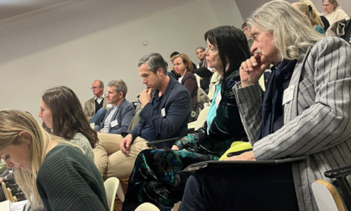 Zuhörerinnen und Zuhörer